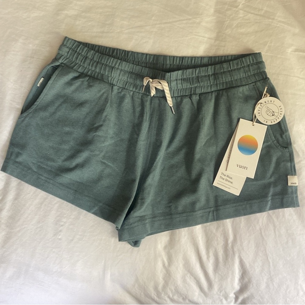 🆕 VUORI Halo Performance Shorts, Iron Heather • Size Medium - Picture 13 of 13
